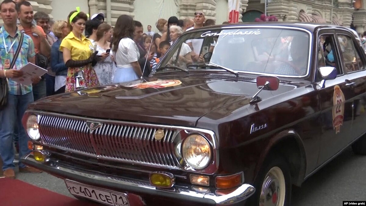 Soviet-Era Cars On Parade In Moscow