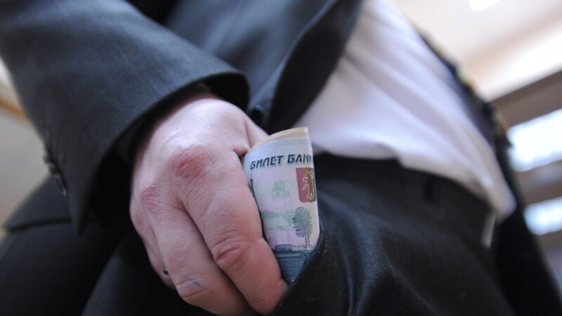 В Дагестане 13 чиновников задержаны за получение взяток на сумму более миллиона рублей