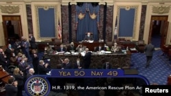 Сенат одобряет законопроект "План спасения Америки"