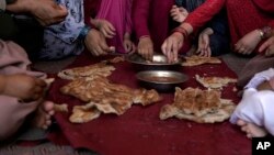 ارشیف: په کابل کې د یوې کورنۍ دسترخوان