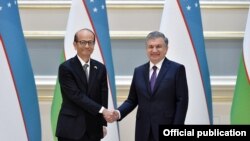 Мирзиёев Япония элчиси Ёшинори Фужиямага ишонч ёрлиғини топширмоқда, 20 сентябрь, 2019 йил