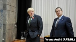 Bitanski šef diplomatije Boris Džonson, sa kolegom domaćinom Ivicom Dačićem, tokom posjete Beogradu, 10. novembra 2016.