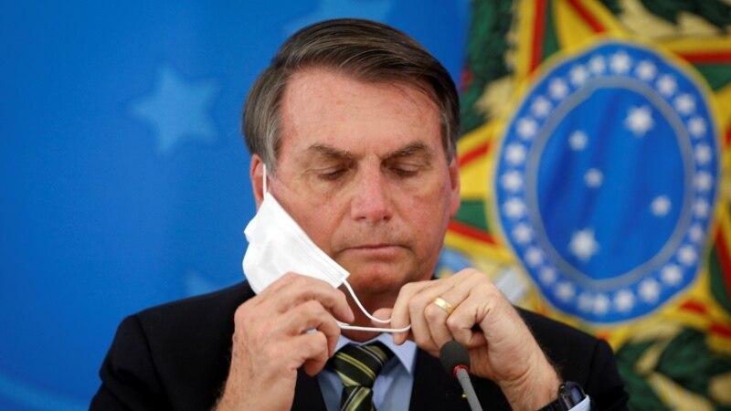 Популярность президента Бразилии упала из-за COVID-19 и конфликта с армией