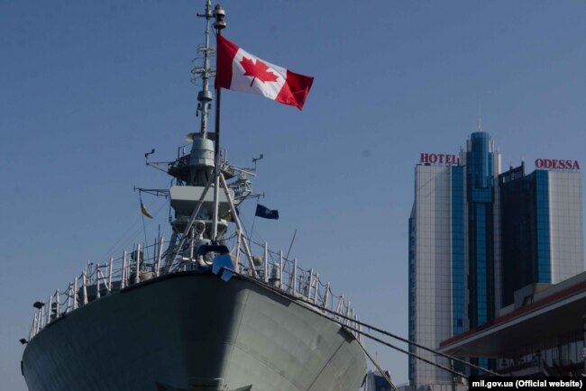 Канадський фрегат «Торонто» в порту Одеси, 3 квітня 2019 року