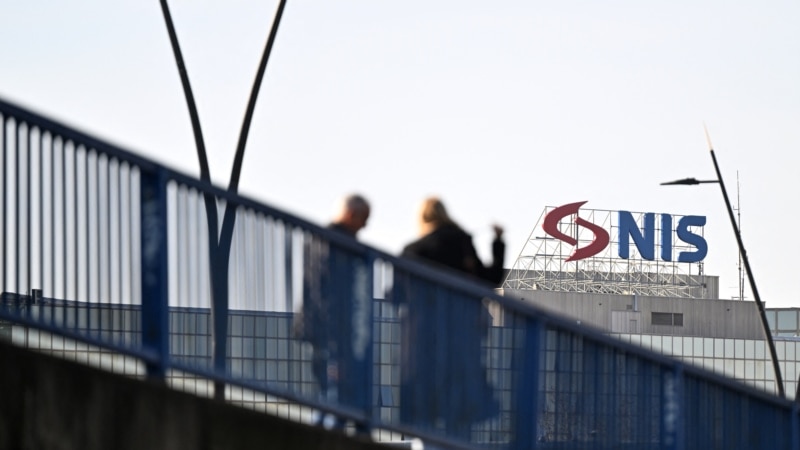 Putin thotë se Rusia “ka ide” si të zgjidhet çështja e NIS-it të sanksionuar serb