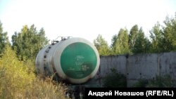 Цистерна на территории промзоны