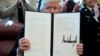 Дональд Трамп демонстрирует подписанный им указ (архивное фото, 15 марта 2019)