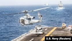 آرشیف - کشتی نیروهای بحری امریکا در خلیج عمان