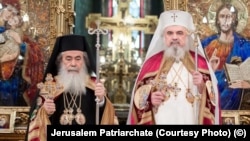  Patriarhul Teofil al III-lea al Ierusalimului și Patriarhul Bisericii Ortodoxe Române Daniel