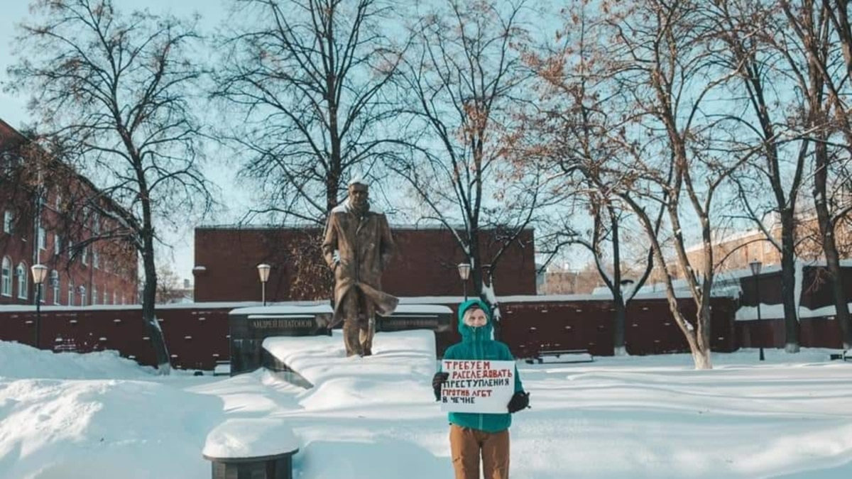 Логика умерла. Как срывали пикет против преследования геев в Чечне