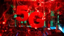 Роздруковані на 3D-прінтері об’єкти, що представляють 5G, поміщаються на материнську плату. Ілюстраційне зображення, 24 квітня 2020 року