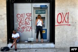 La un bancomat din Atena