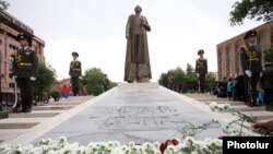 Armenia - The statue of Garegin Nzhdeh is unveiled in Yerevan, 28May2016.