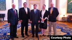 BBG Governors Michael Meehan and Susan McCue and Acting RFE/RL President Kevin Klose join VOA's Russia Bureau Chief Jim Brooke in a meeting with the U.S.Ambassador to Russia Michael McFaul (center).