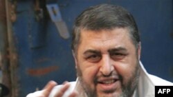 "Мусулман агаиндер" кыймылынын башкы каржылоочусу болгон Хайрат ал-Шатир президент Мубарактын тушунда 12 жыл түрмөдө олтурган. 