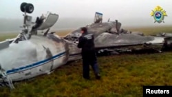 Внуково әуежайында апат болған Falcon-50 ұшағының бөлшектері. Мәскеу, 21 қазан 2014 жыл.