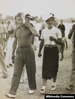 Эдуард VIII и Уоллис Симпсон во время средиземноморского круиза. Югославия. 1936