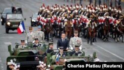 Peste 4.000 de militari au defilat pe Champs-Elysees