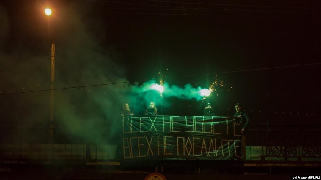 Баннер движения "Весна". Фото Дмитрия Кириллова