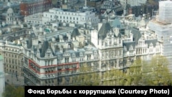 The London apartment that is at the center of a controversy surrounding Russian Deputy Prime Minister Igor Shuvalov (marked in red)