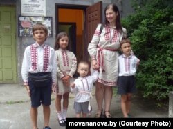 Выкладчыца Алена Церашкова з сваімі дзецьмі