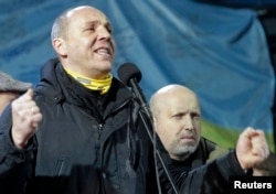 Андрій Парубій, який очолював сили «Самооборони», виступає на Майдані. Київ. 26 лютого, 2014 року
