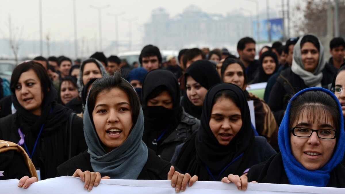 iranian young women with louis vuitton scarves, Central district