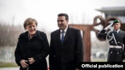 Архивска фотографија - Премиерот Зоран Заев и владина делегација во посета на Германија. Пречек на делегацијата од страна на канцеларката Ангела Меркел.