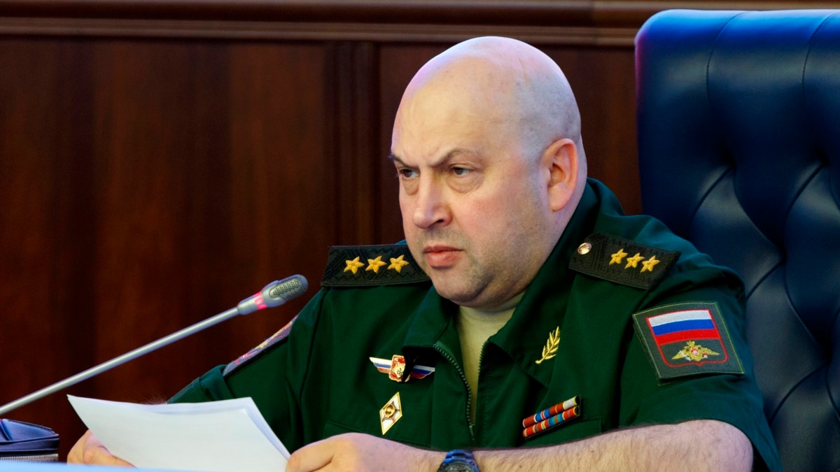 Суровікін визнав «напружену» ситуацію для військ РФ в Україні, оголосив плани евакуації з Херсона Суровікін визнав «напружену» ситуацію для військ РФ в Україні, оголосив плани евакуації з Херсона