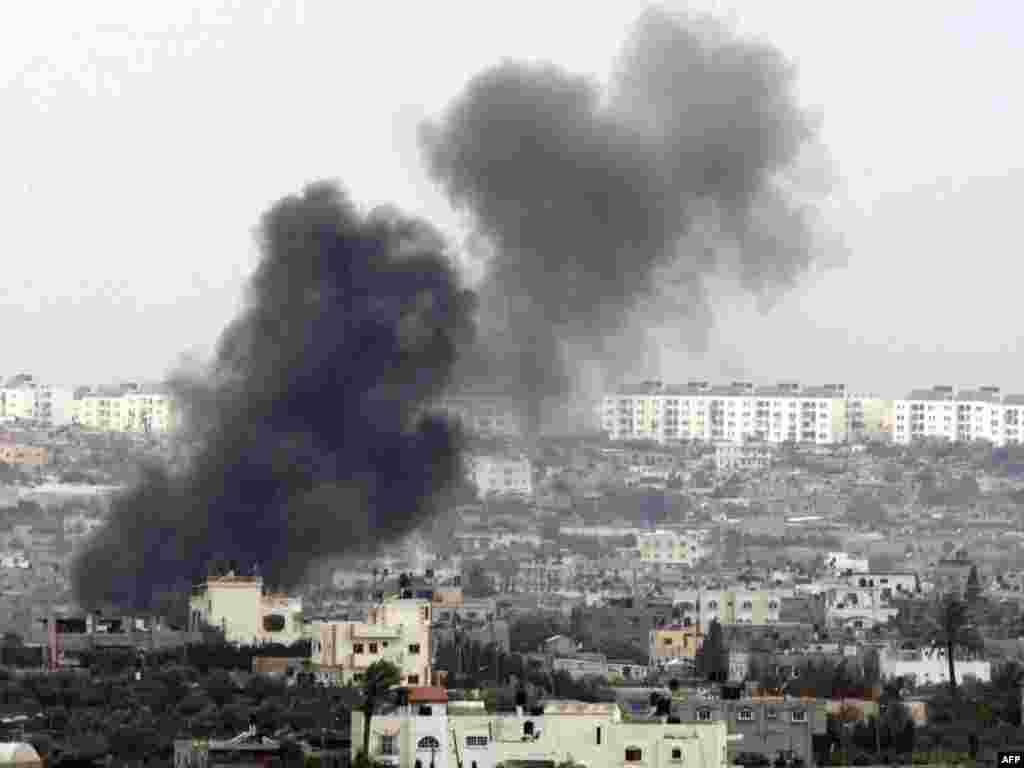 Palestina - Izraelski napadi snimljeni sa Izreal-Gaza granice.