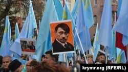 Акція протесту кримських татар під посольством Росії у столиці Туреччини. 10 грудня 2014 року