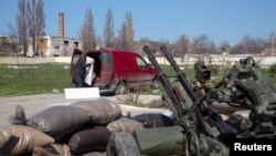 Украинские военные покидают базу в Любимовке под Симферополем