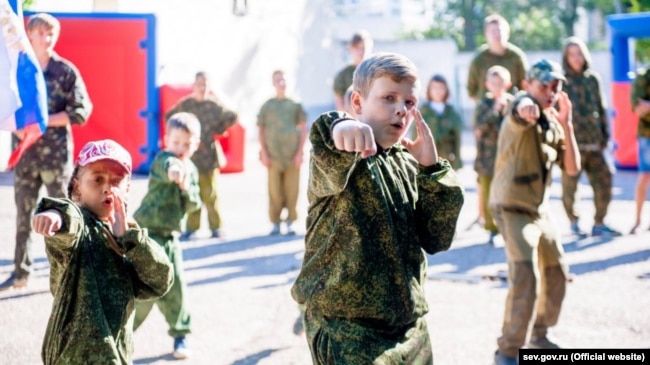 Выступление детей на публичном мероприятии в Севастополе. Иллюстрационное фото