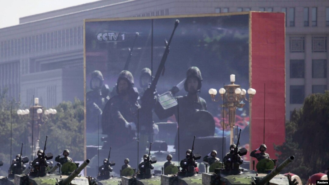 Танки армии Китая на военном параде в Пекине