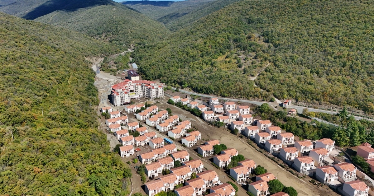 Строителство върху реки и дерета и блокирани корита създават риск