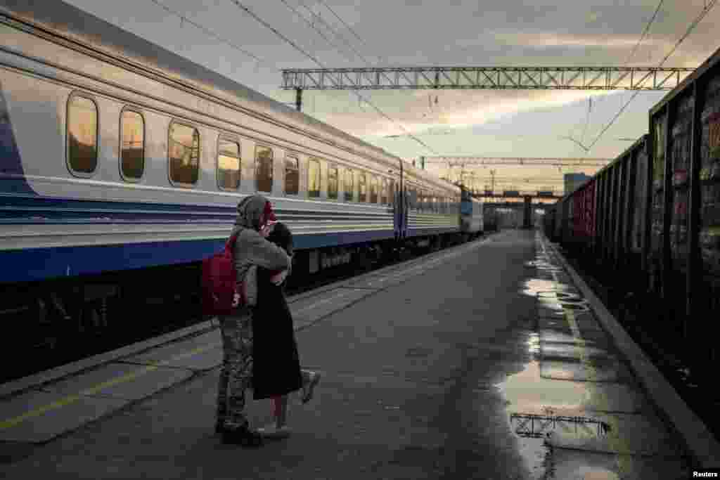 Ukrainian soldier Yura greets his girlfriend, Margarita, who is visiting him during his short break from frontline duty as the country at the train station in Kramatorsk on December 24.&nbsp;