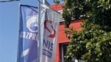 Zastave "Gazproma" i "NIS"-a ispred sjedišta "Jadran-naftagasa" u Banjaluci, 24. jun 2025.