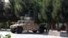 Афганські силовики стережуть дорогу біля міста Кундуза, 22 червня 2021 року