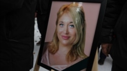 «Це велике горе для нас всіх»: прощання з загиблою внаслідок удару РФ по багатоповерхівці (відео)