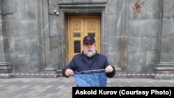 Russian filmmaker Vitaly Mansky protests outside the FSB's headquarters in Moscow on December 22. 