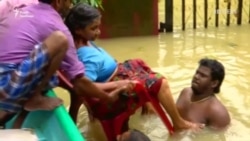 В Індії рятувальники продовжують пошуки постраждалих від повені – відео