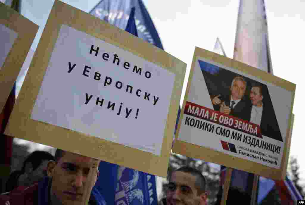 Srbija - Protesti ultra-nacionalista, Beograd, 5. februar 2013. Foto: AFP / Andrej Isaković  
