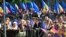 Simpatizanți ai Uniunii Europene adunați la Parlament în ziua ratificării Tratatului de Asociere Moldova-UE, Chișinău, 2 iulie 2014