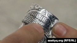 "Allah" sözünə  istinad edən araq şüşəsi, Qazaxıstan