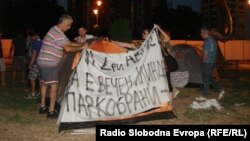 Протест против сечењето на дрвјата кај хотелот Бристол во центарот на Скопје.