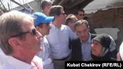 Ўшга қилган сафари давомида Германия ва Франция Ташқи ишлар вазирлари жабрланган ўзбеклар билан ҳам учрашиб¸ улар аҳволини бевосита кўриб қайтган эди.