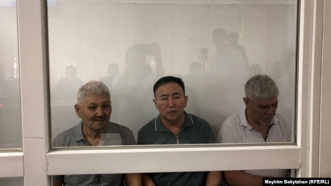 Жанат Казакбай, Нурлан Темиргалиев и Нурлан Жауылбаев (слева направо) на заседании 17 июля 2025 года