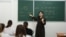 Jiang Xiaoyu, profesoară de limba chineză, în timpul unei lecții la liceul „Mihai Berezovschi” din Chișinău, 5 decembrie 2025.