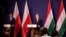 Premierul ungar Viktor Orban (dreapta) și cel polonez, Mateusz Morawiecki (stânga)