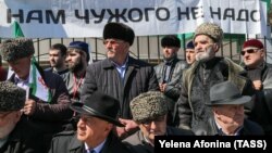 Участники митинга в Магасе против земельного соглашения о границе с Чечней